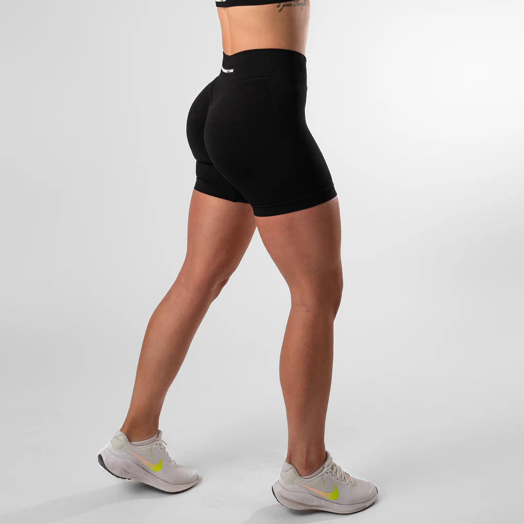 You Against You Embrace scrunch shorts - Svart